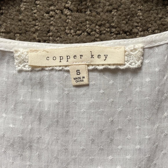 Women’s sleeveless, lightweight blouse with fun front detailing. Size small. New - Picture 2 of 7